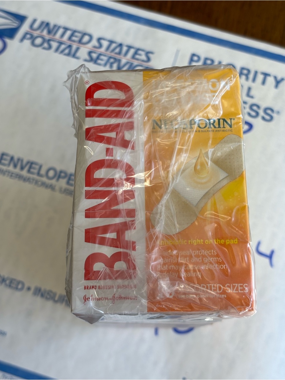 Band-Aid Bandages w/ Neosporin Assorted Sizes 20 ct  ( 5 boxes )